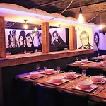 לינה וארוחת בוקר Music City 3*