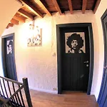 Oda ve Kahvaltı Music City