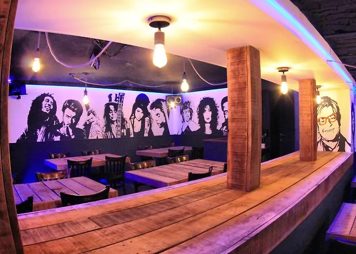 Music City Nocleg ze śniadaniem Wibrin